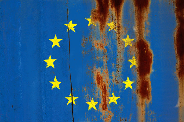 欧盟的旗帜，画在一块脏木板上图片下载