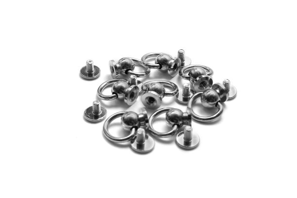 金属半环皮革隔离在白色背景图片下载