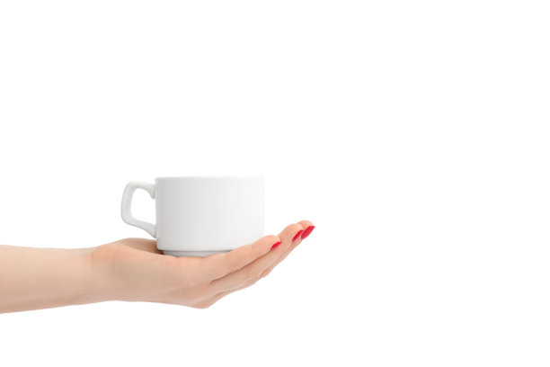女性手握白色陶瓷杯，红色指甲油。图片下载
