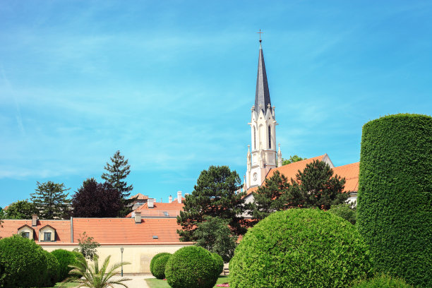 奥地利维也纳的夏季景观和教堂Maria Hietzing图片下载