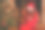 26、美女在圣诞节发短信，拍照片，赏树;背景是圣诞树和点燃的壁炉图片下载