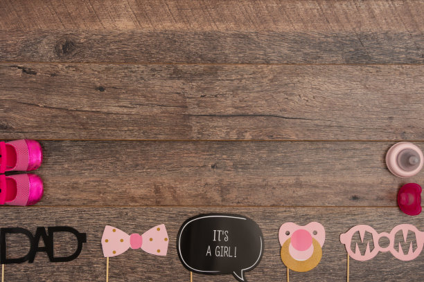 粉色婴儿鞋和照片道具图片下载