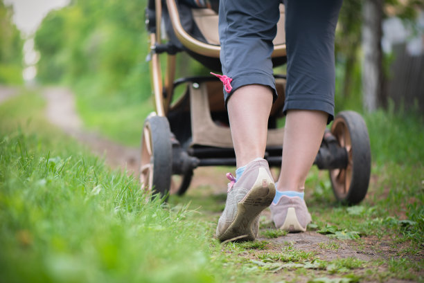 婴儿车。图片下载