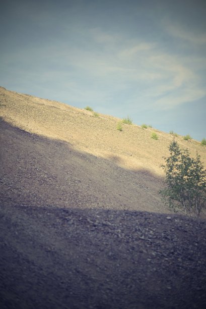 日落时的一堆石头图片下载