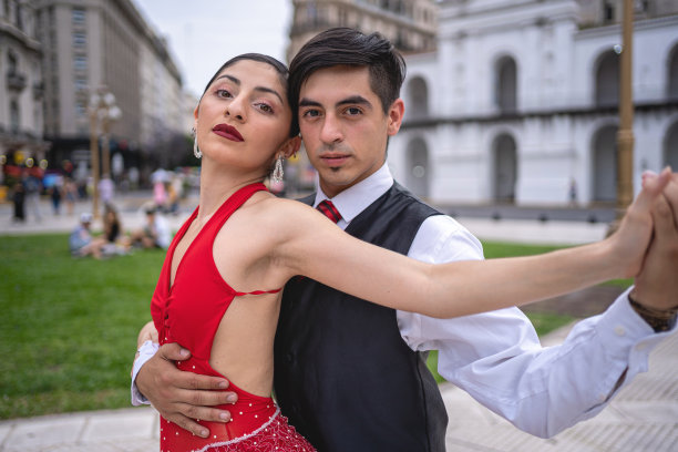 激情的探戈情侣图片下载