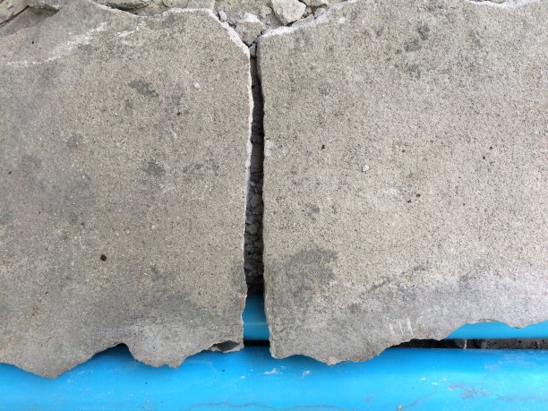 受损的墙图片下载