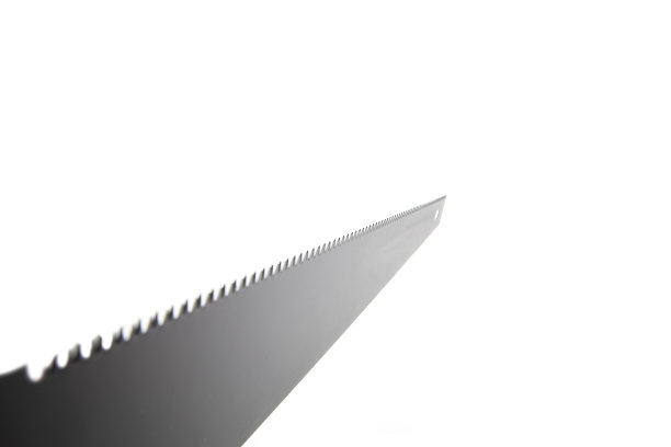 手锯磨砂黑色锯片和黄色塑料手柄。图片下载