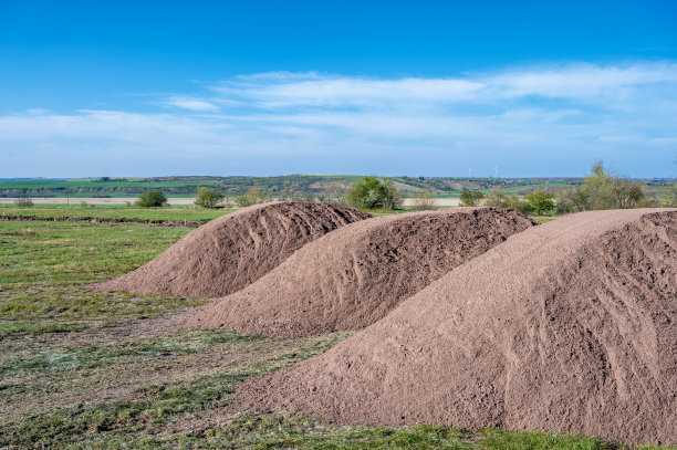 在开发开始前不久用堆积的泥土建造独户住宅图片下载