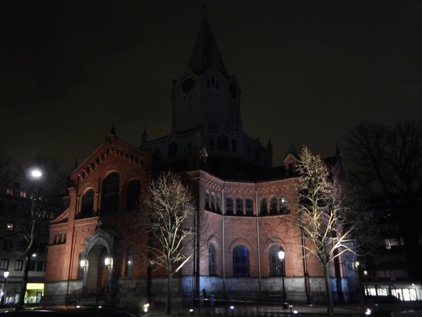 在Malmö晚上的教堂图片下载
