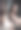 迷人的女孩站在镜子前。迷人的年轻女子的肖像图片下载