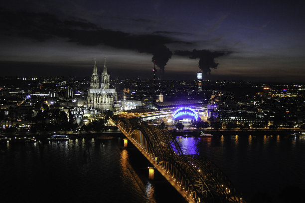 教堂前图片下载