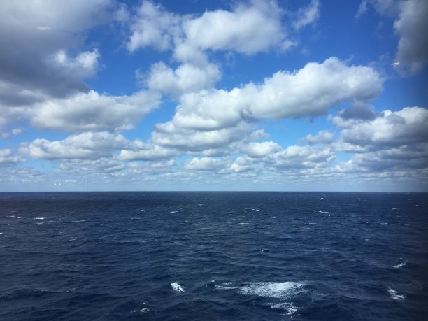 东海岸有大片的云图片下载