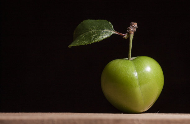鲜绿的李子图片下载