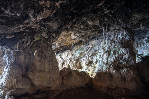 塞拉·达·阿拉比达的圣玛格丽达洞穴内部图片下载