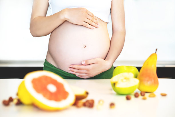 孕妇做饭。图片下载