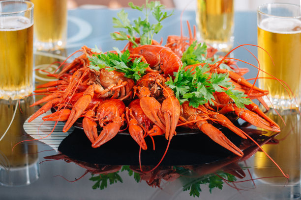 煮小龙虾和啤酒图片下载