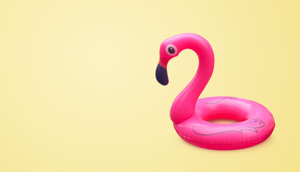 俄罗斯索契——2019年8月16日:充气圈。火烈鸟图片下载