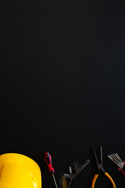 建筑商和建筑工人/行业背景框架与拷贝空间在黑色背景图片下载