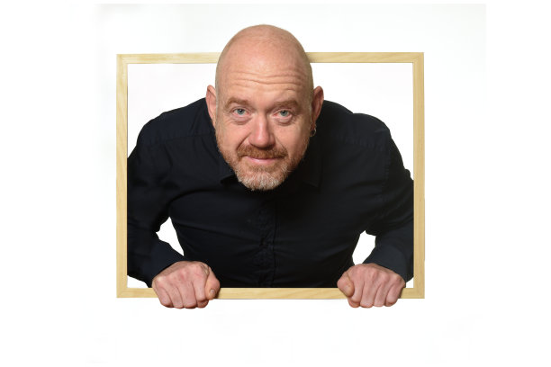 一个白色的男人的肖像图片下载