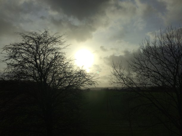 神奇的雾蒙蒙的天空图片下载