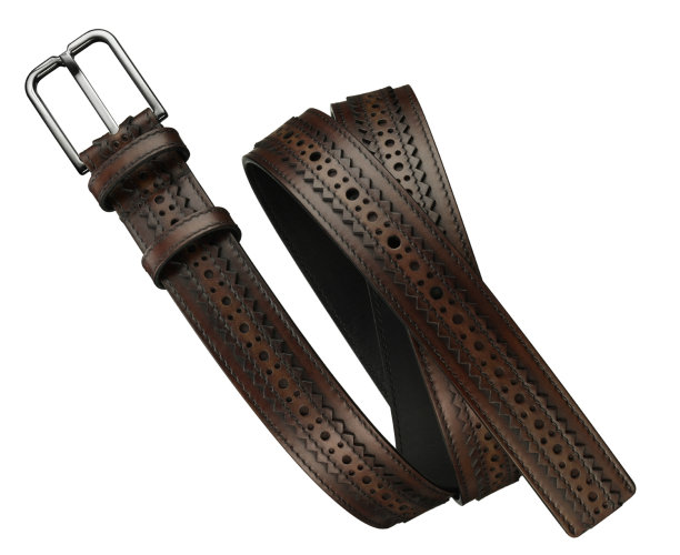 昂贵的皮带隔离。棕色皮带孤立在白色背景上。图片下载