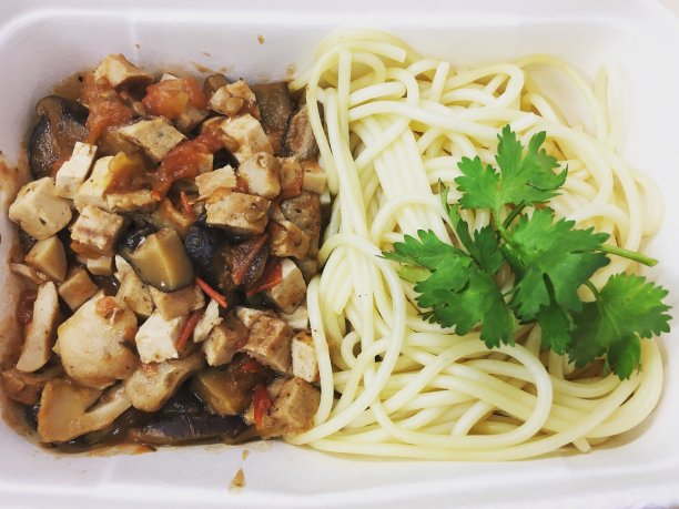 东与西图片下载