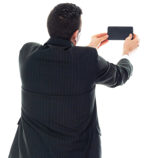 白种人年轻男性摄影站在白色背景穿着商务服装和使用手机图片下载