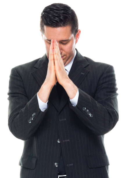 白人年轻男性经理穿着商务装站在白色背景前图片下载