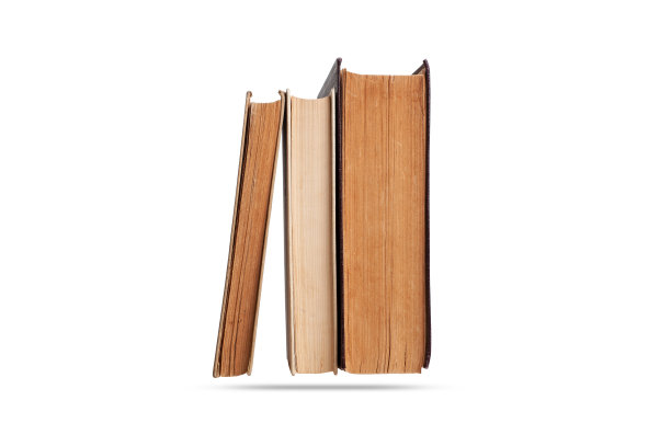 一些旧的书。在白色背景上隔离图片下载