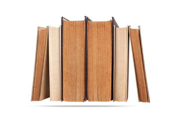 一些旧的书。在白色背景上隔离图片下载