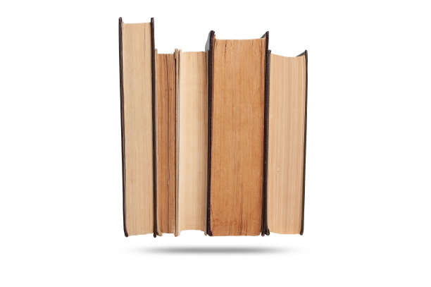 一些旧的书。在白色背景上隔离图片下载