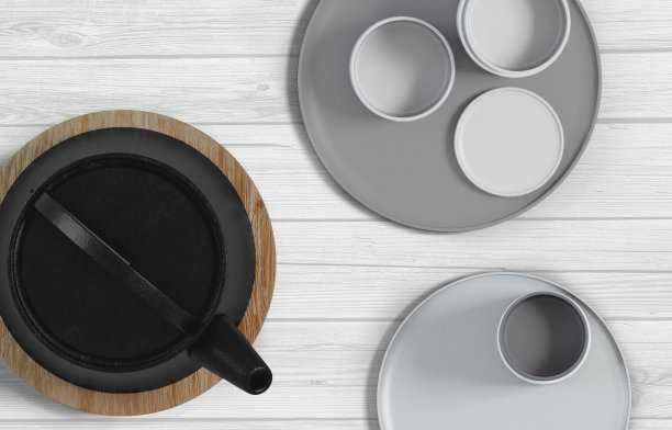 现代的黑色铸铁茶壶和茶杯和极简的木白色桌子。俯视图，茶点时间。3 d渲染。图片下载