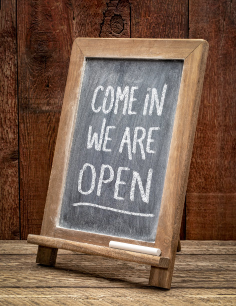 进来吧，我们是公开邀请，黑板上写着。图片下载