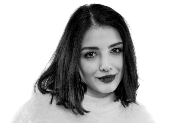 美丽的女人的肖像孤立在白色的背景。图片下载