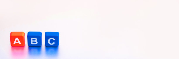 儿童ABC学习障碍。白色背景上的字母块图片下载