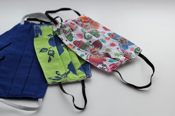 手工制作的防护口罩图片下载