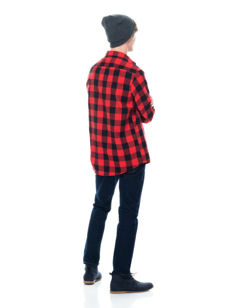 白人年轻男性潮人穿着靴子站在白色背景前图片下载