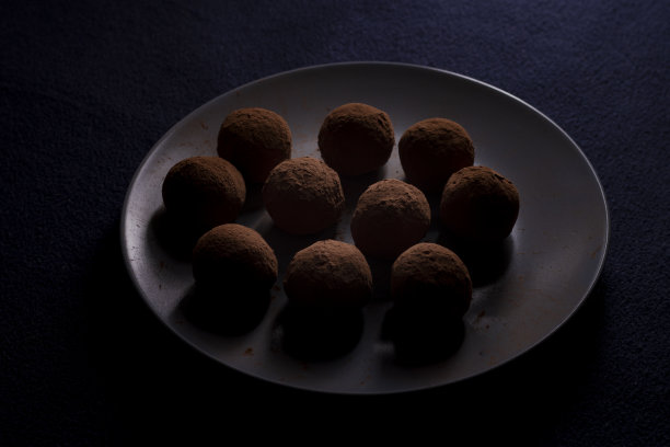 超级素食香甜健康的小食燕麦球，低调图片下载