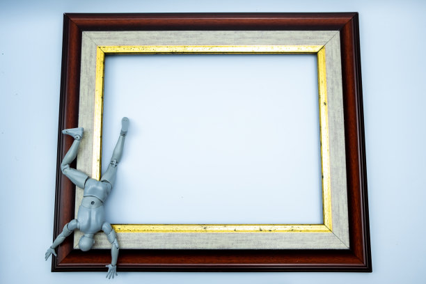 Mini figure试图逃离框架，舒适地带的概念图片下载