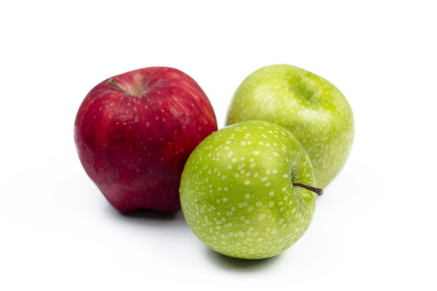 白色背景上的红绿苹果图片下载