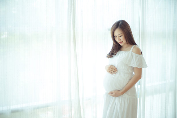 迷人的亚洲孕妇图片下载