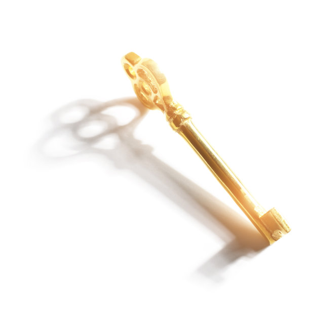 白色背景上的黄金万能钥匙图片下载