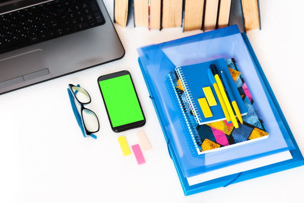 居家远程教育背景，居家理念图片下载