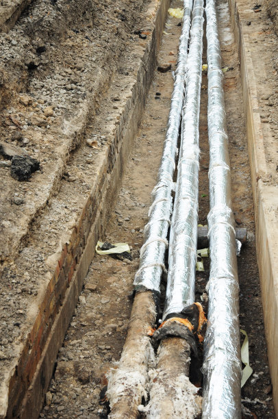 突破性的排水系统。下水道管道的维修、保温和更换。图片下载