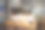 私人公寓的家庭厨房。蛋糕正在制作中，所有需要的材料都放在厨房柜台上。图片下载