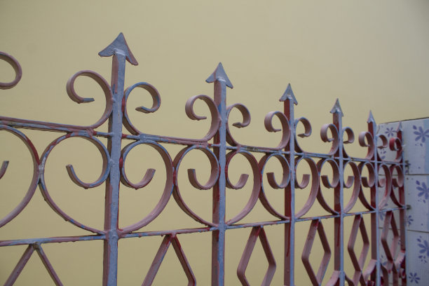 铁制的旧金属门图片下载