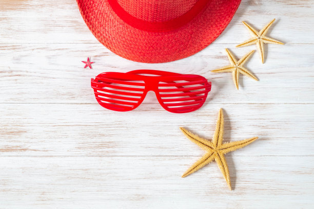 夏天的配件如帽子，太阳镜，海星木板图片下载