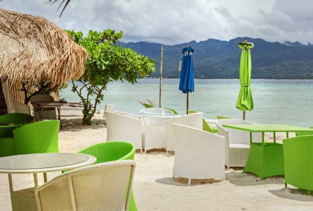 海滩上的冷清咖啡馆图片下载