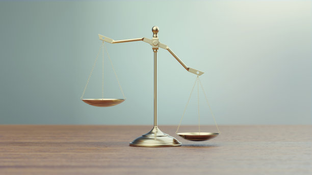 青铜鳞片站在前散焦背景图片下载