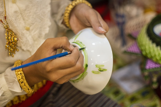 陶瓷容器上的图画图片下载